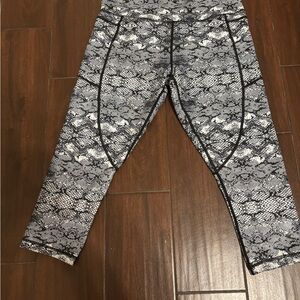 Stylish Zyia women's Snake Print Leggings size 12
